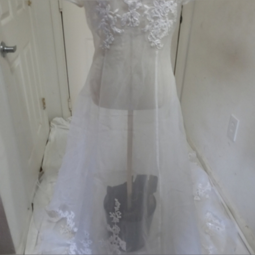 Pre-owned Wedding Dress